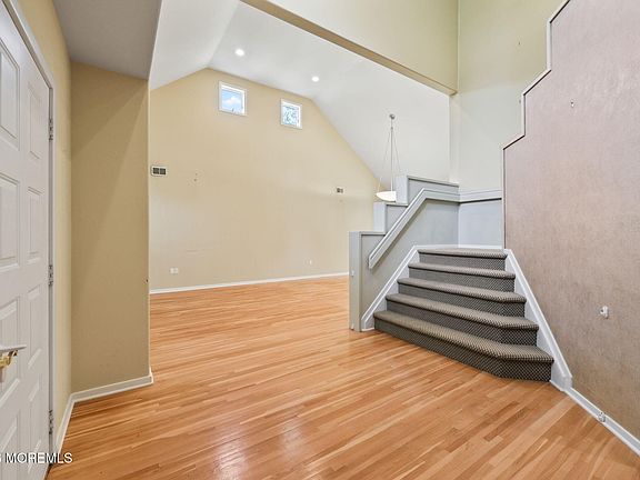 4th image of 684 Harding Road