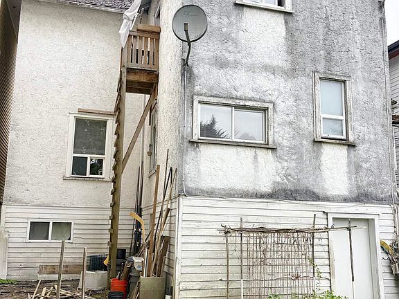 3rd image of 3034 Glen Dr