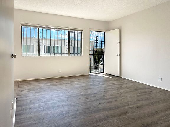 5th image of 2284 Lewis Ave #7