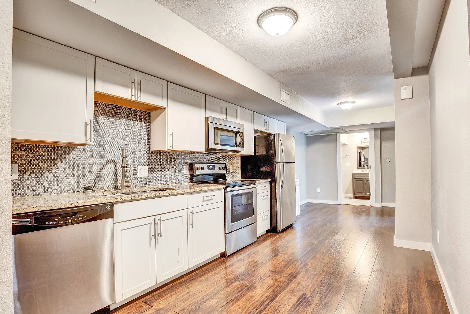 2 bed, 1.5 bath, 903 sqft, $1,199 — Photo 1