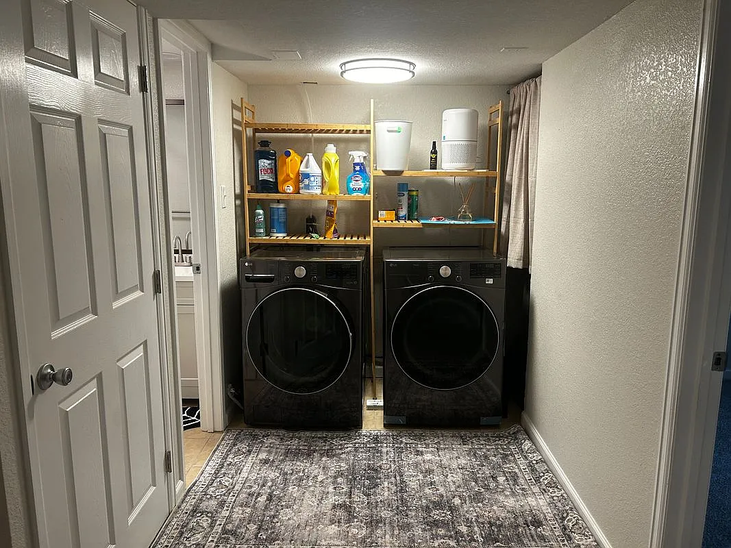 1 bed, 2.5 bath, 350 sqft, $880 — Photo 3
