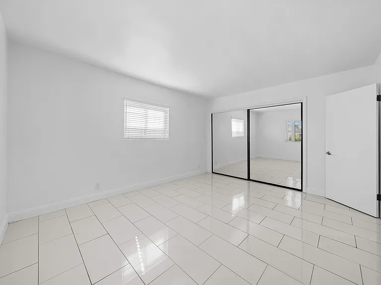 148 S Reeves Dr #4 — Photo 16