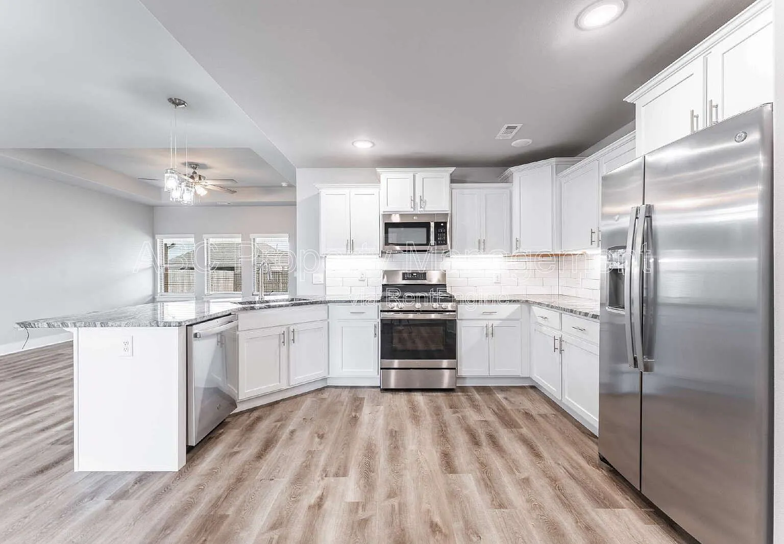 3 bed, 2.0 bath, 1799 sqft, $2,000 — Photo 3