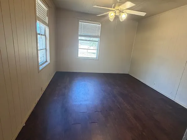 205 S Elm St, Ector, TX 75439