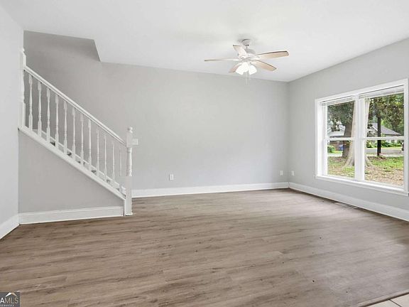 5th image of 562 Woodlawn Ave NW