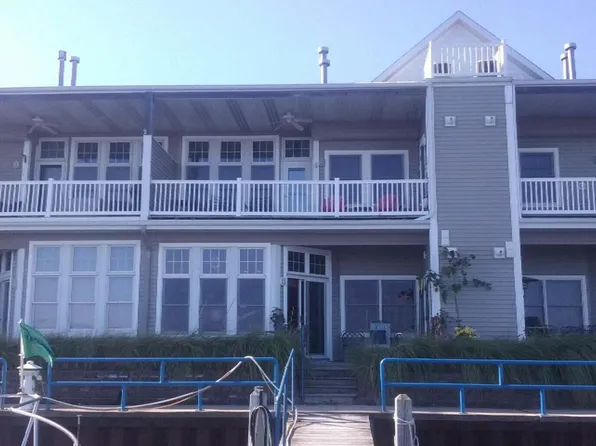 45 Arthur St, Manistee, MI 49660