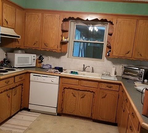 2nd image of 2302 Royal Ln