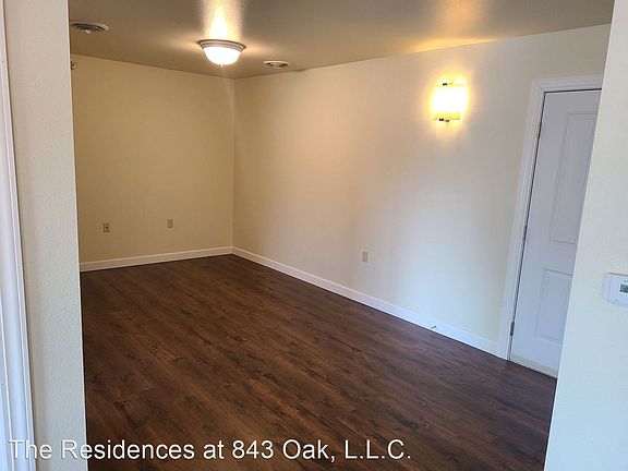 2nd image of 843 Oak Ave N #221