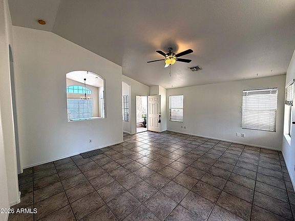 3rd image of 333 W Bruce Avenue