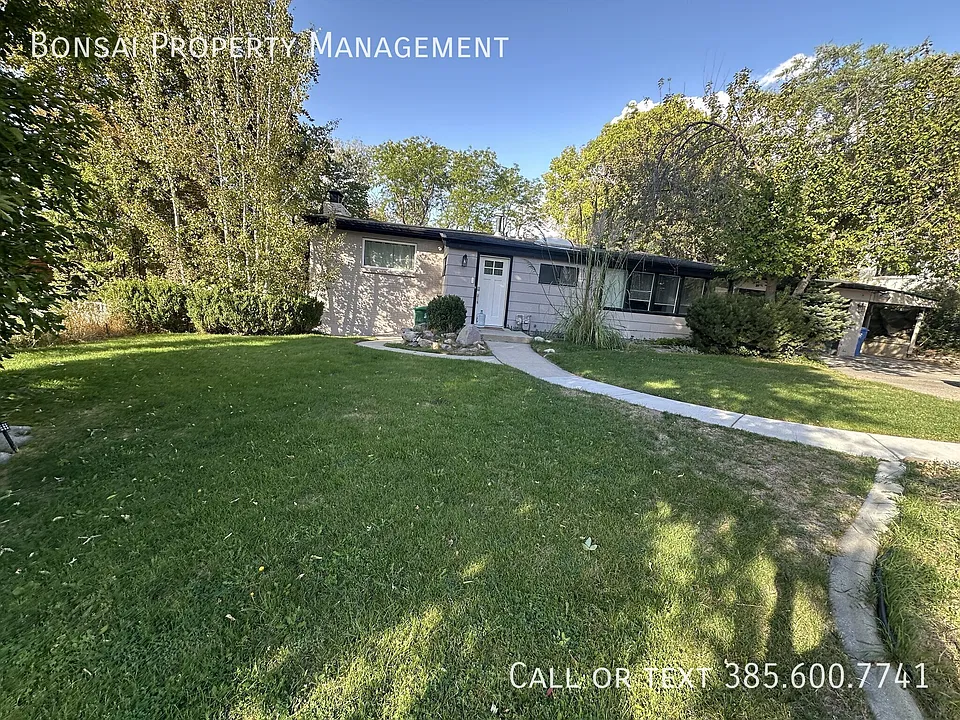 3281 E Fortuna Dr