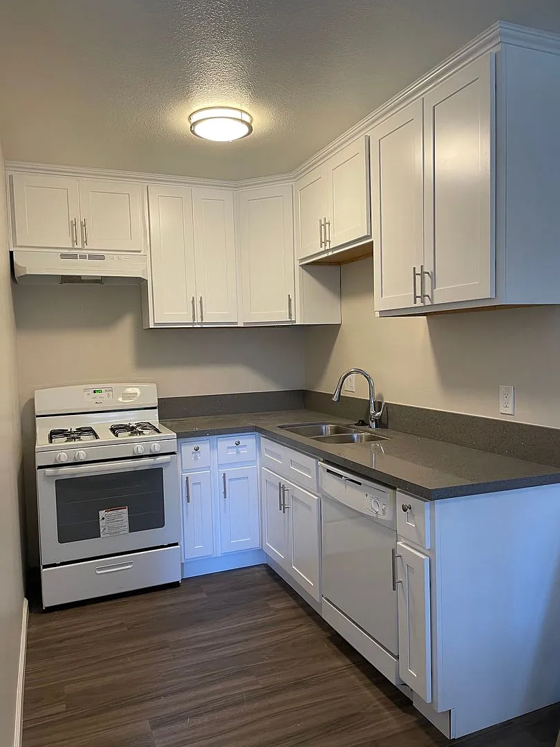 15339 California Ave — Photo 3