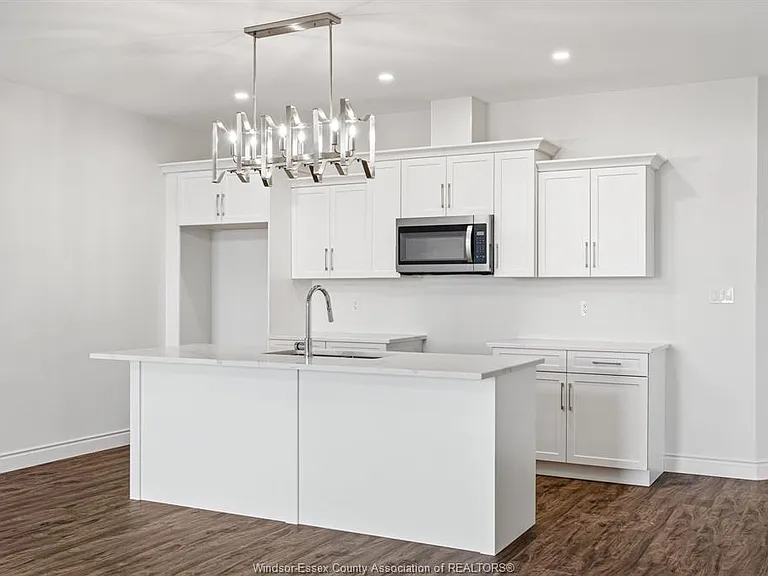 210 McLellan Ave — Photo 5