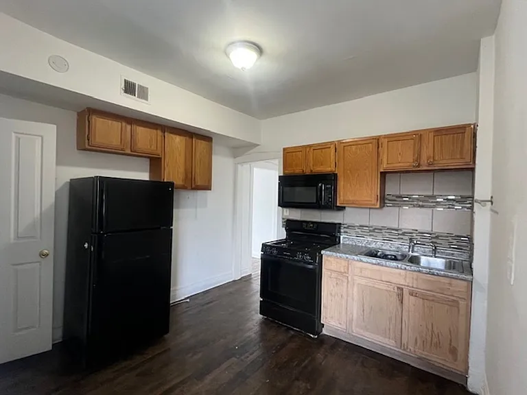 3748-3752 W Division St #3752-3W — Photo 4