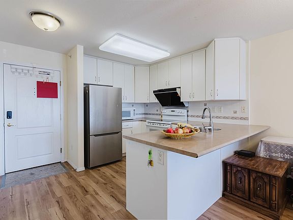 4th image of 8922 156th St NW #405