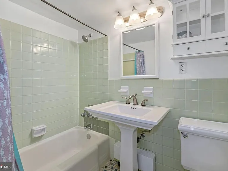 922 24th St NW #105B — Photo 18