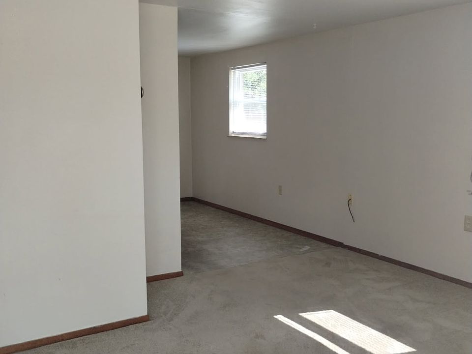 View form front door to kitchen.