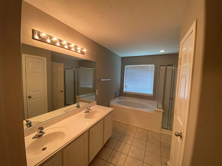 17234 Oakwood Chase Dr — Photo 12