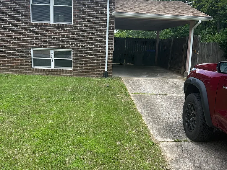 704 Red Oak Ln — Photo 8