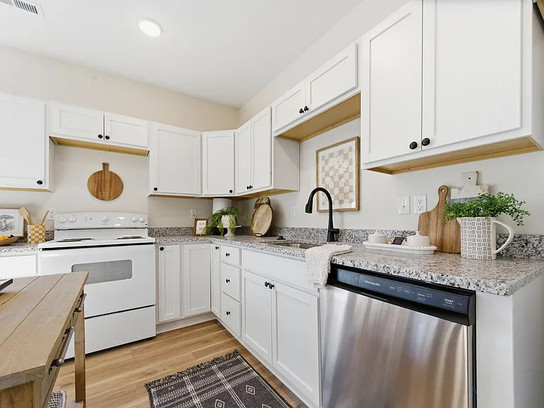 1723 N Main St #B — Photo 12