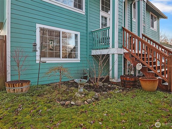 3rd image of 910 127th Street Ct E