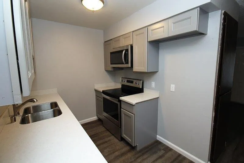 6400 66th Ave APT 1 photo 1