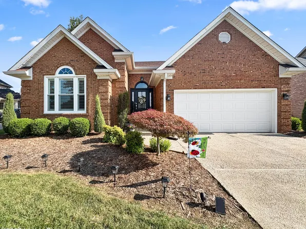 4912 Hunters Point Cir, Louisville, KY 40216