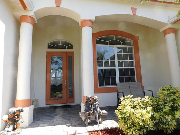3rd image of 389 NE Gladiola Ave