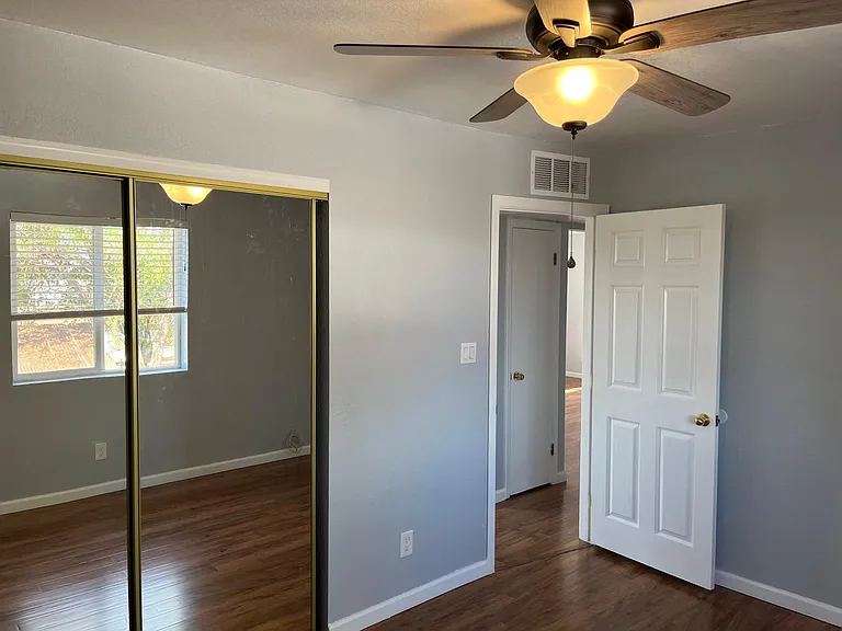 1319 E Moreland St #4 — Photo 4