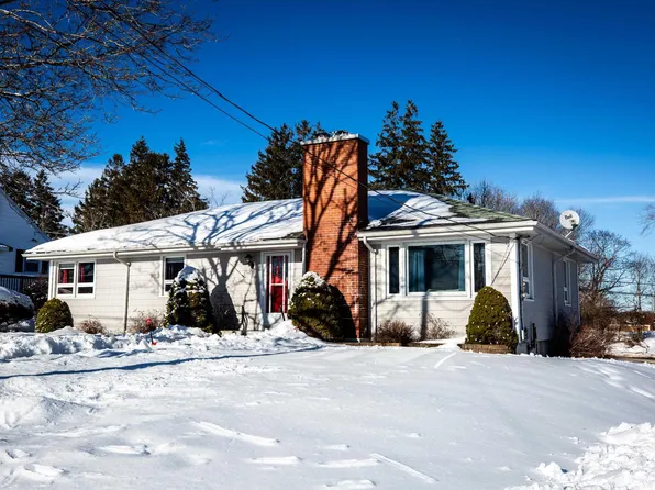 168 Broad St, Lunenburg, NS B0J 2C0