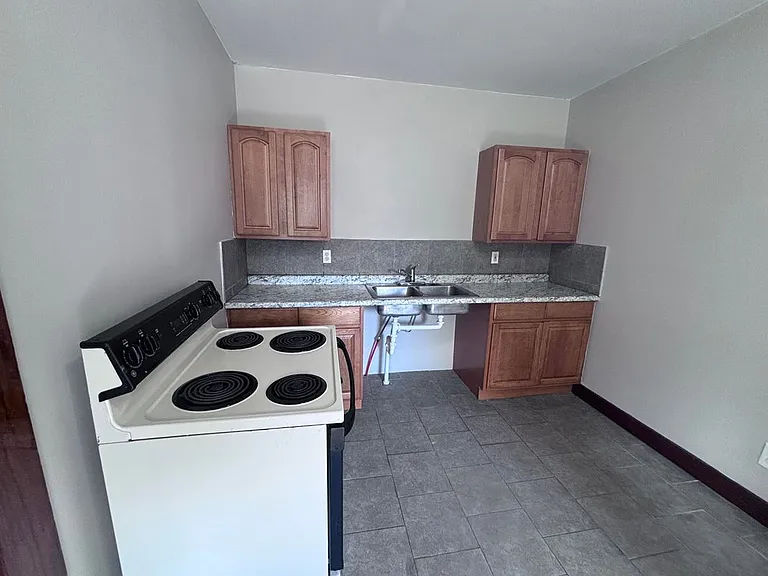 32-34 Linnell St #34 — Photo 5