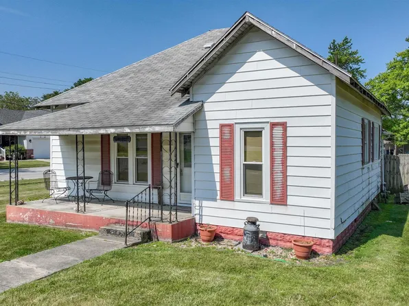 204 N Columbia St, Francesville, IN 47946