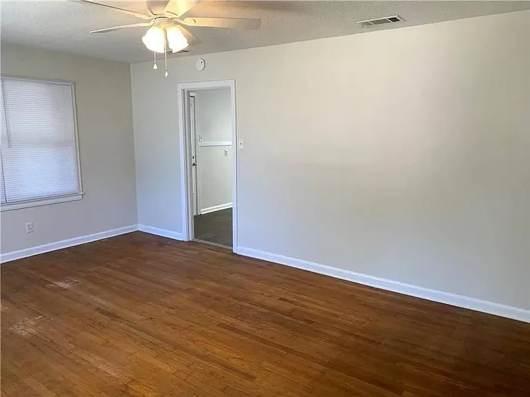 1404 Stevens Ln — Photo 16
