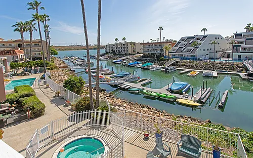 4705 Marina Dr Photo 1