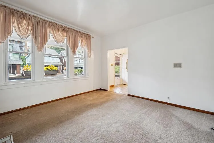 6 bed, 2.5 bath, 1875 sqft, $5,500 — Photo 4