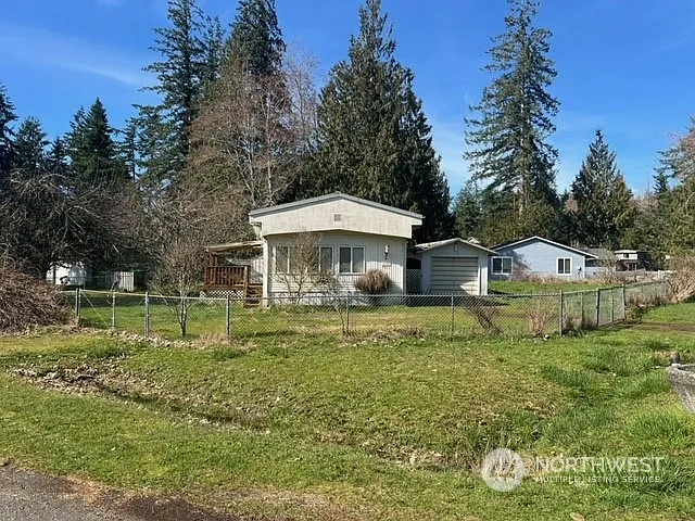 170 SE Foxglove Avenue photo 1