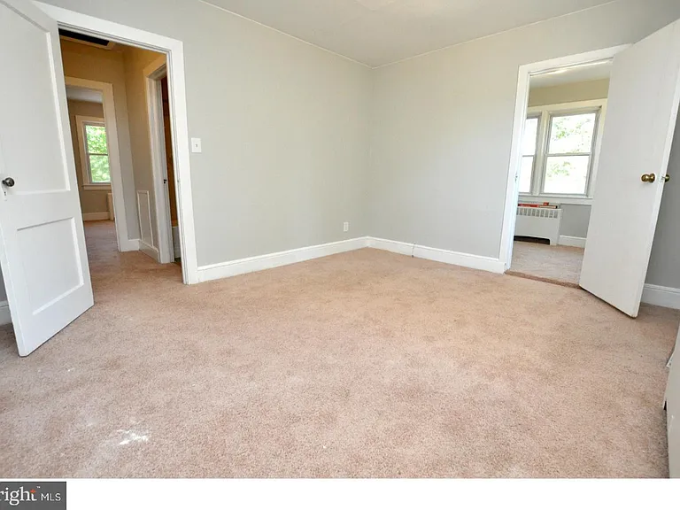 2221 Marne Hwy #2B — Photo 11