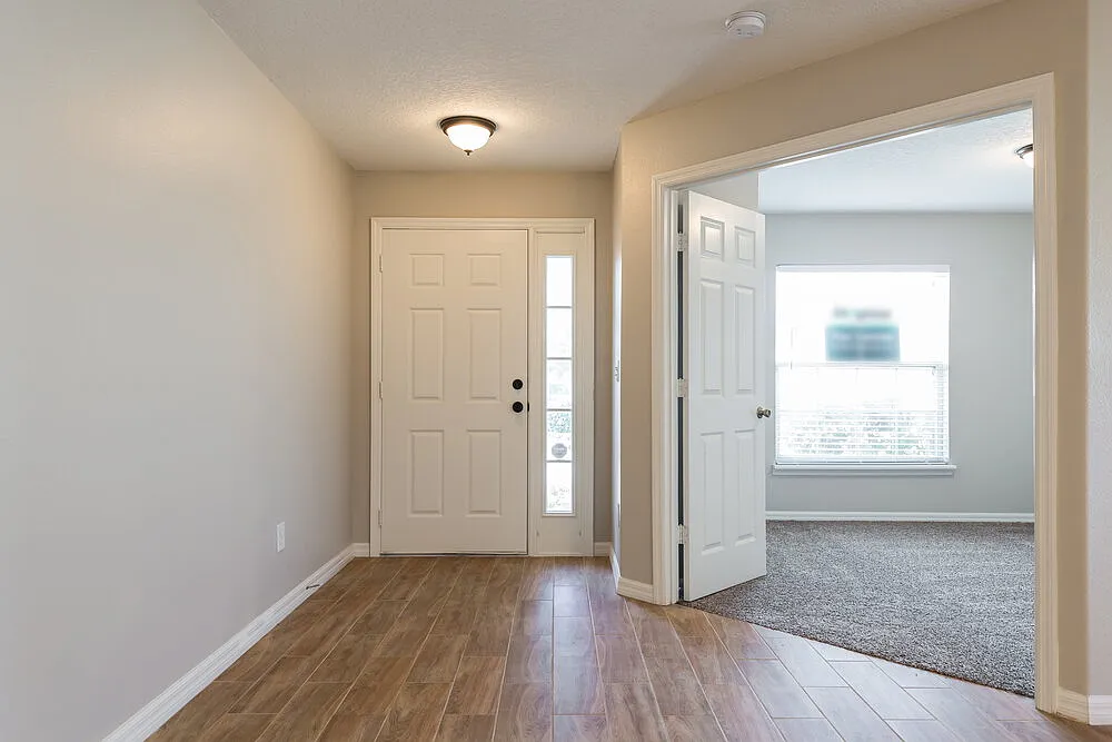4 bed, 2.0 bath, 1732 sqft, $3,500 — Photo 2