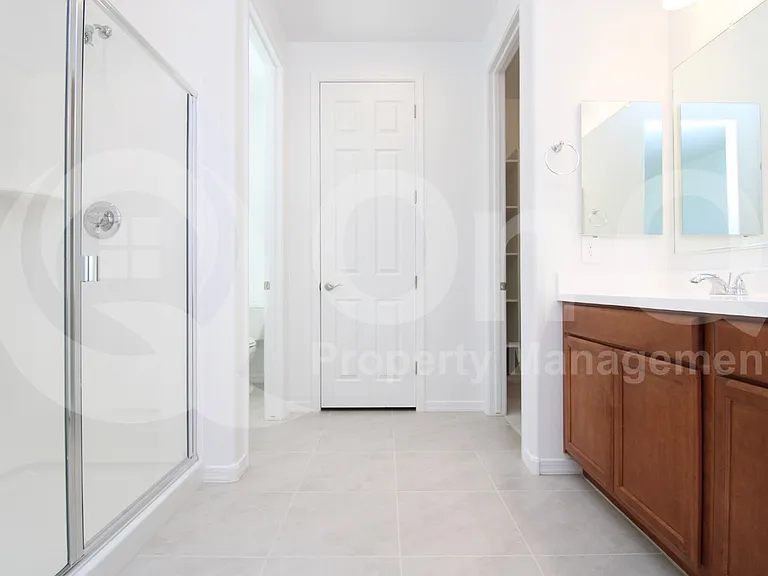 15711 W Monroe St — Photo 12