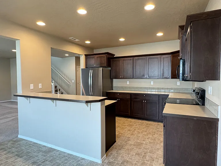 2925 Cashmere Dr — Photo 4