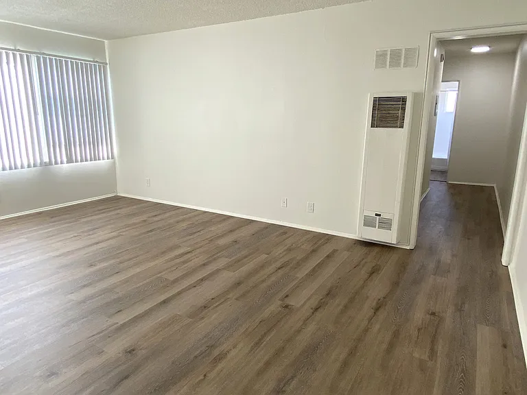 Grismer Cove Apartments — Photo 15