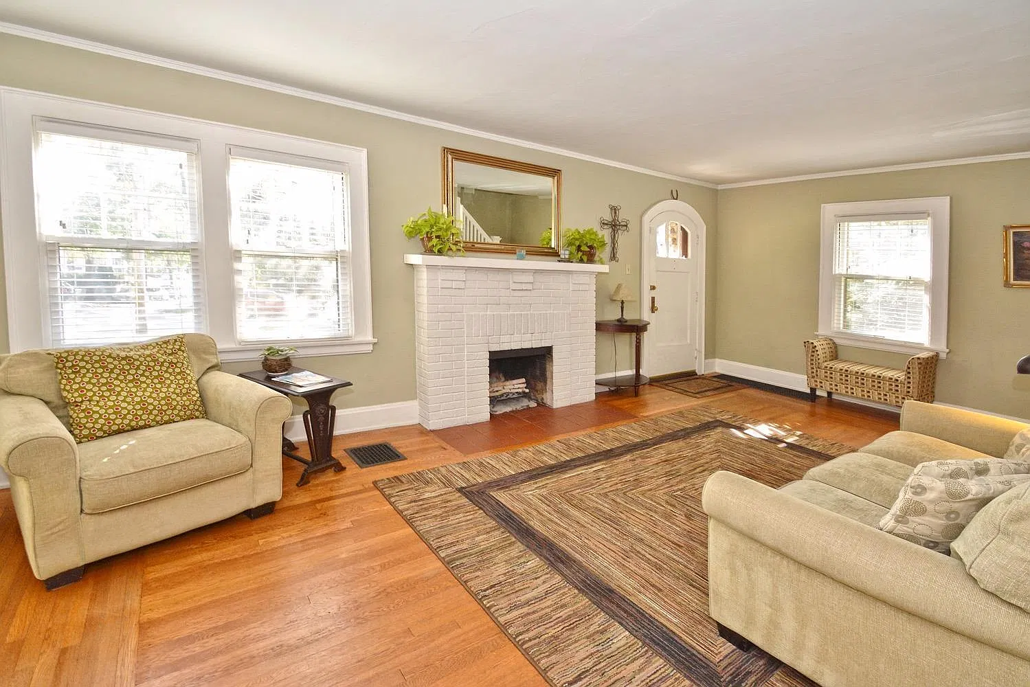 3 bed, 1.5 bath, 1696 sqft, $3,300 — Photo 4