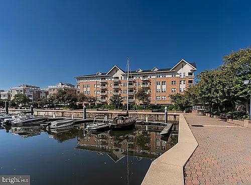 1 bed, 765 sqft, $2,200 — Photo 2