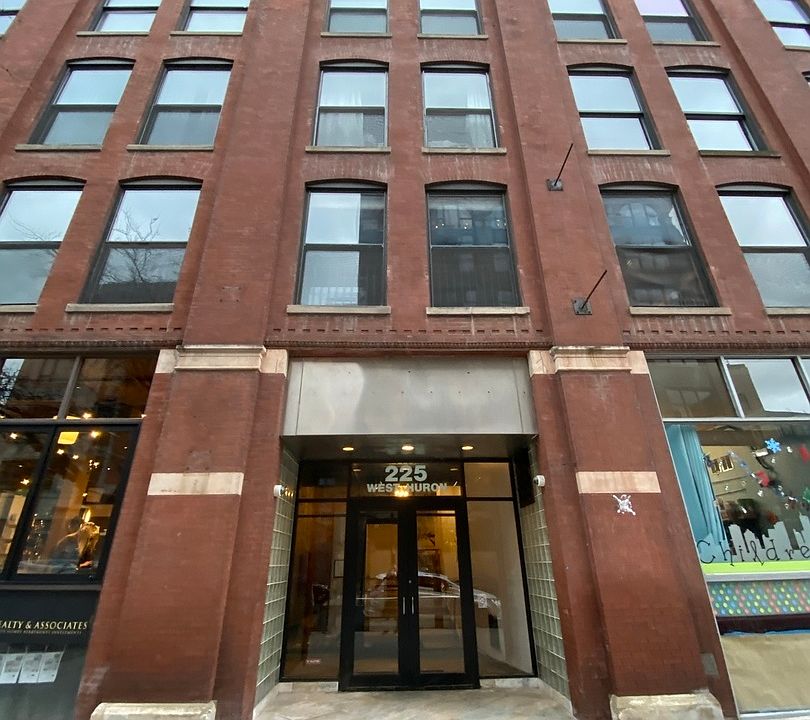 1st image of 225 W Huron St APT 418