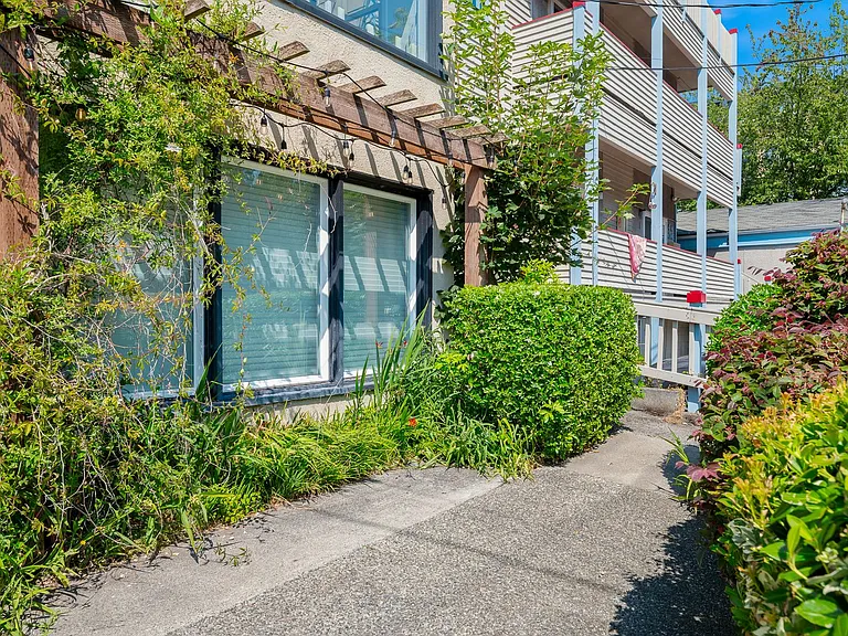 8 W Howe St — Photo 14