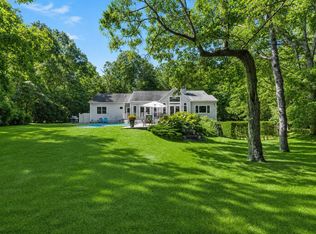 36 Pepperidge Ln, Amagansett, NY 11930