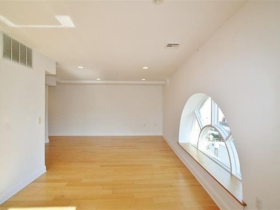 5th image of 769 Montgomery Street 301 #301