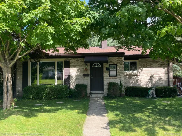 5317 Military Ave, Brighton, MI 48116