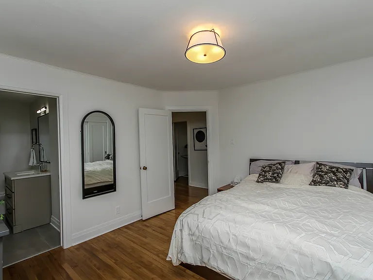 220 Cowley Ave — Photo 22