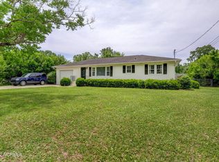 233 Forest Rd, Wilmington, NC 28403