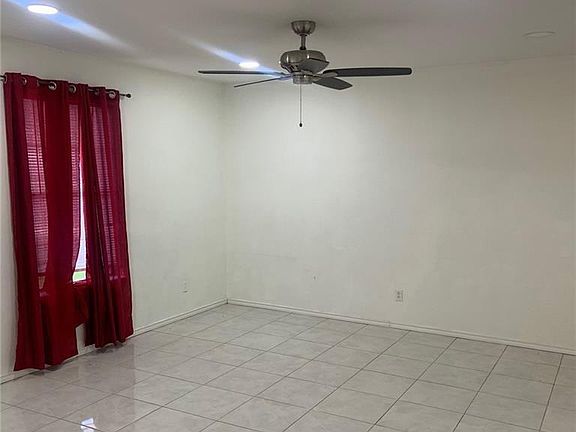 4th image of 2905 N San Antonio Ave